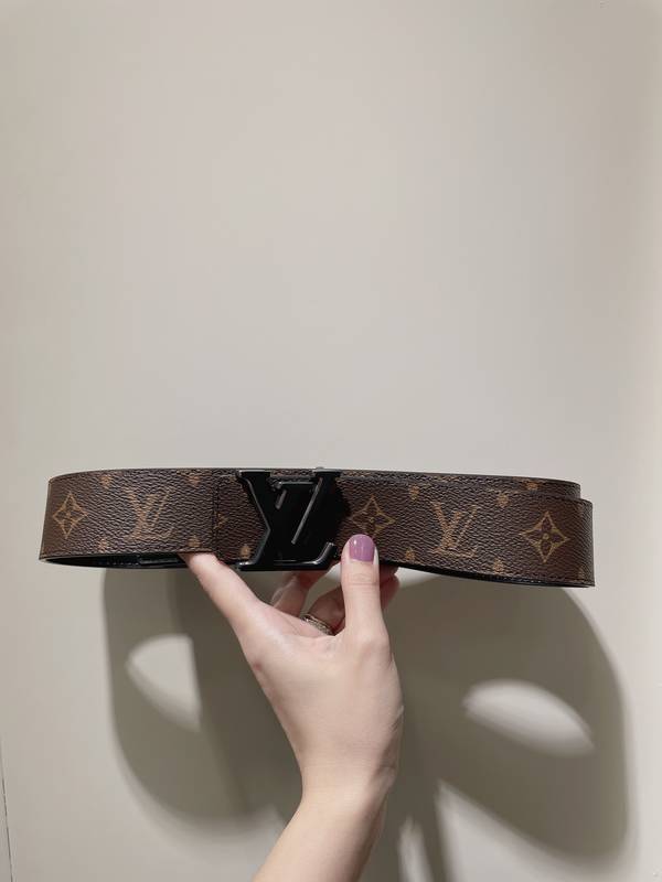Louis Vuitton 40MM Belt LVB00373